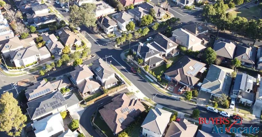 Buyer's agent conducting property search