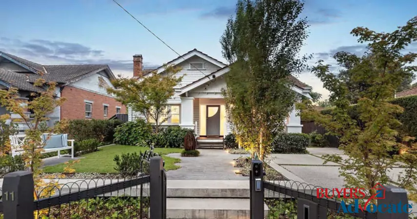 Buyer's agent searching for properties